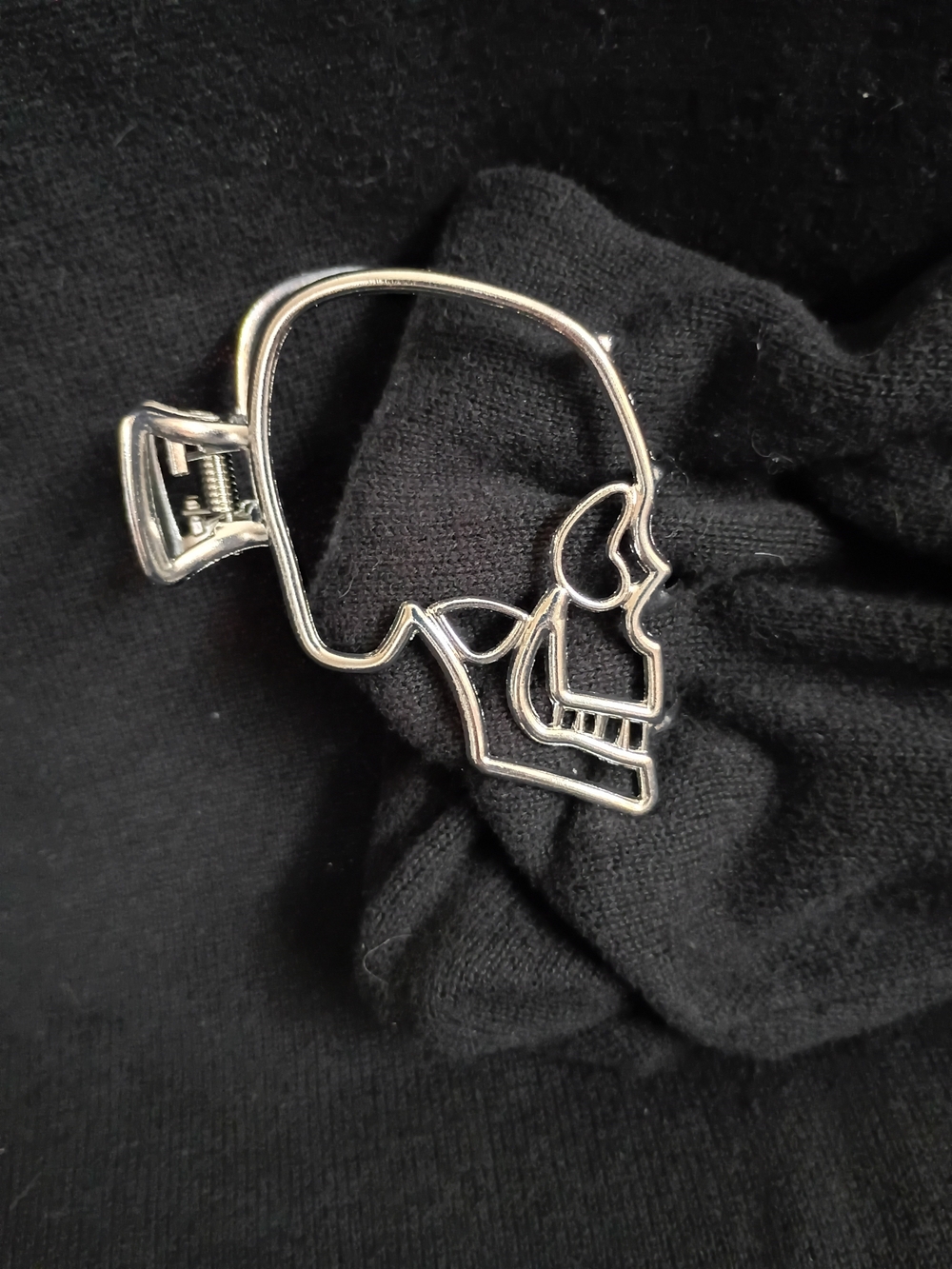 *NWOT* Skull Outline Hair Clip - Women's Accessories